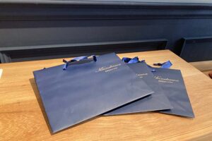 プレゼントやお祝いの時の現在の紙袋