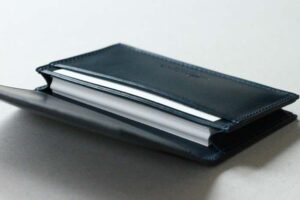 名刺入れの収納数は約50枚
