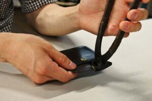 財布のホック修理の取り外し