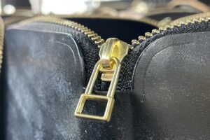 ブライドルレザーのL字ファスナー財布