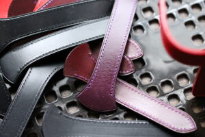 革財布の製作風景